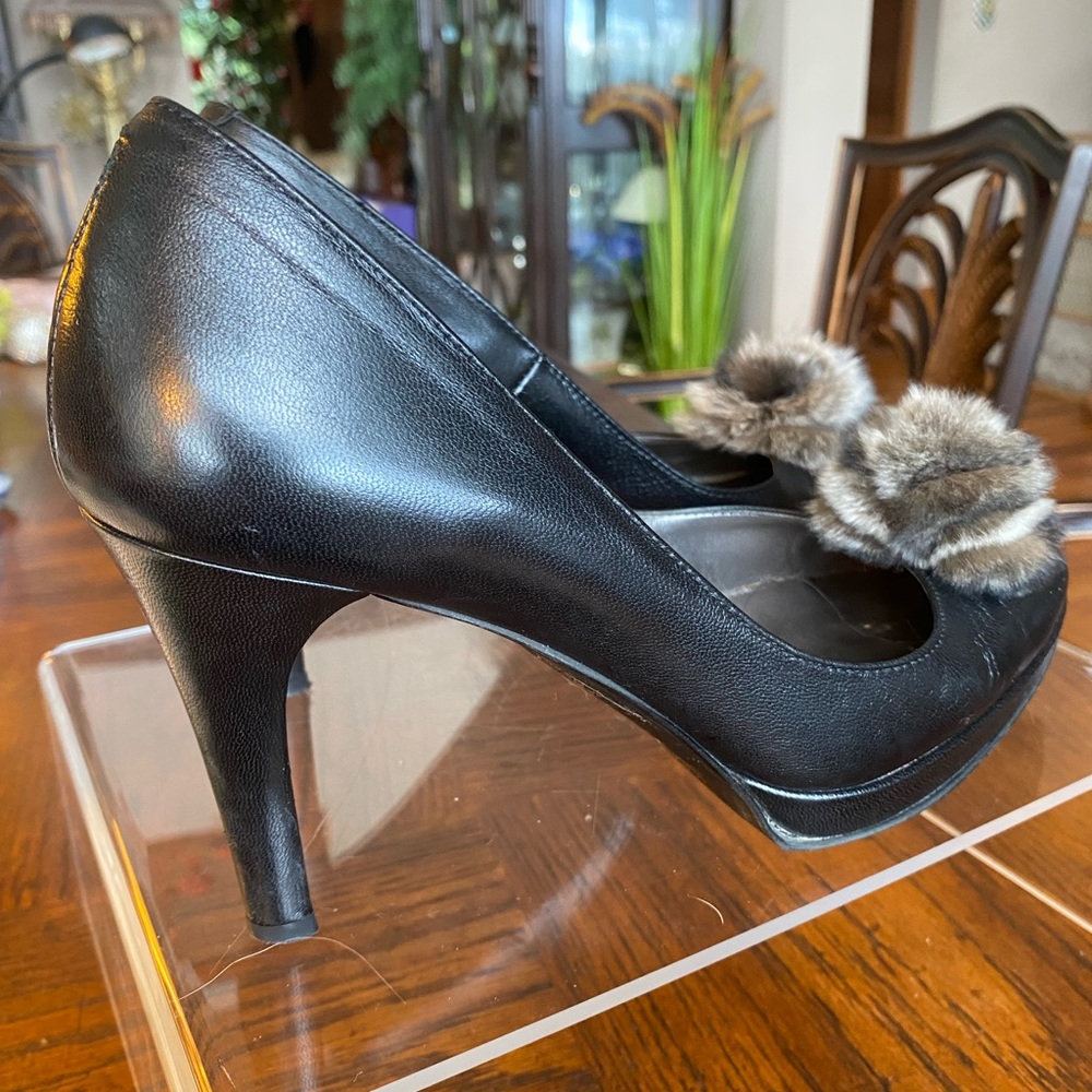 CARISMA Size 8 Black leather with Grey furry PomPom 3.75” heel on platform Pump - Picture 5 of 8